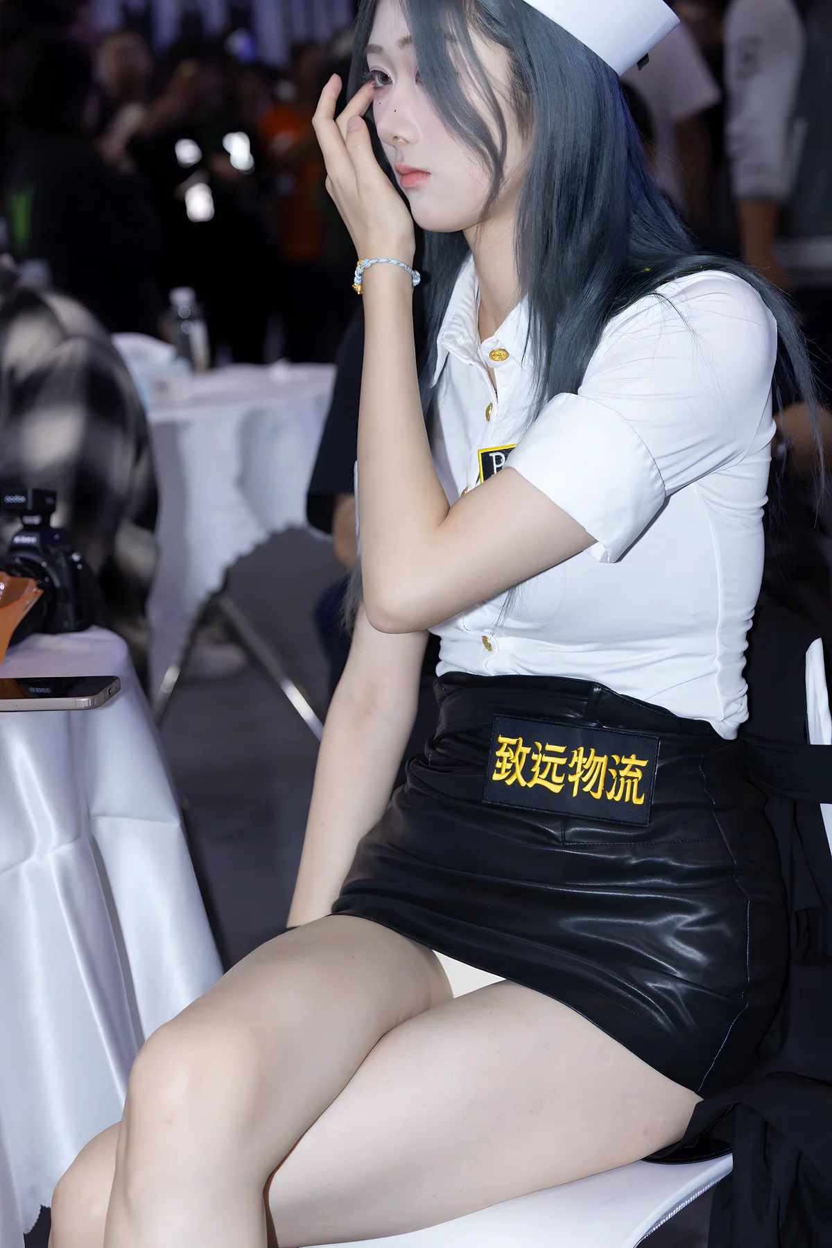 千岛酱皮裙裸足J10196