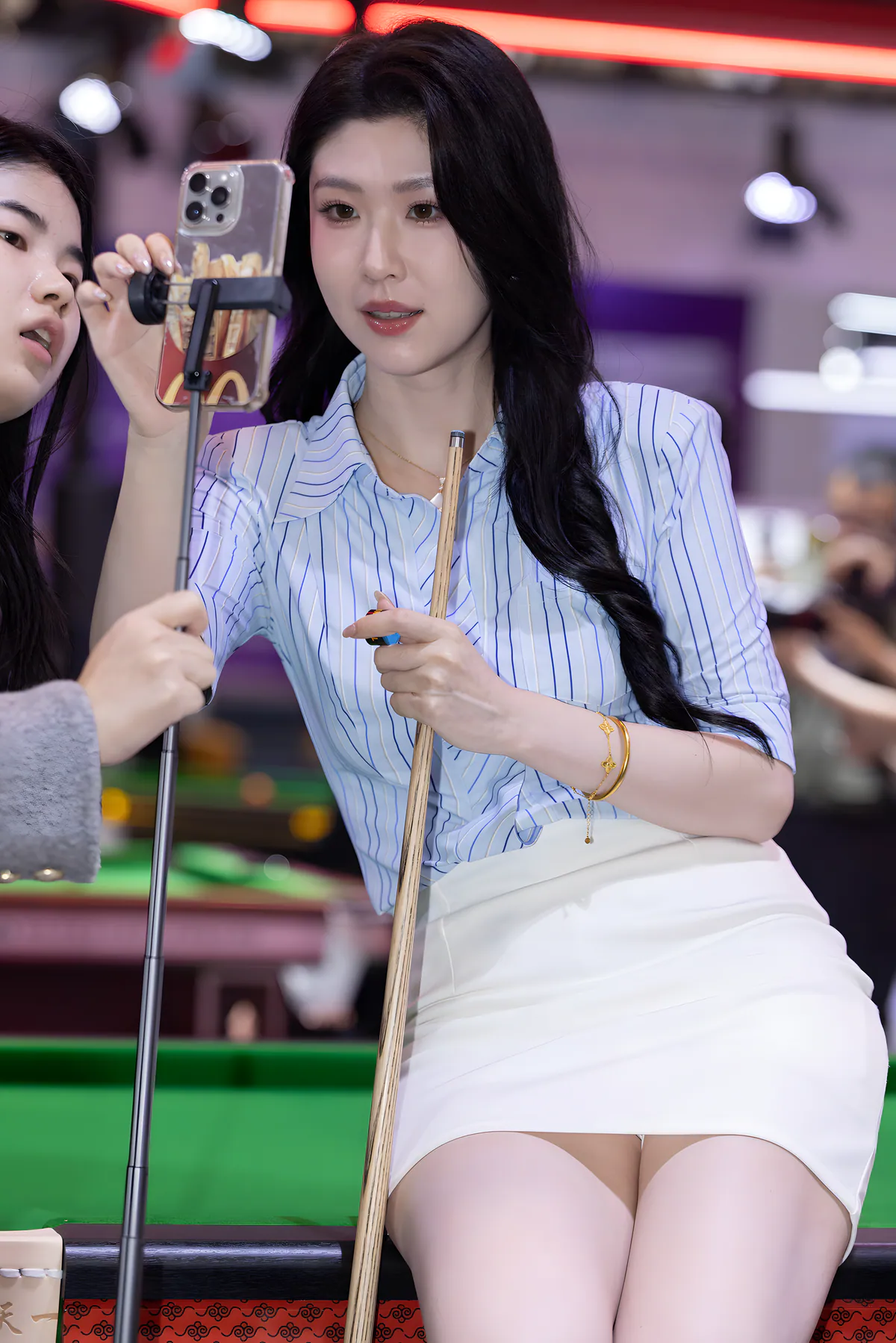 弦子的雪白美腿J10216