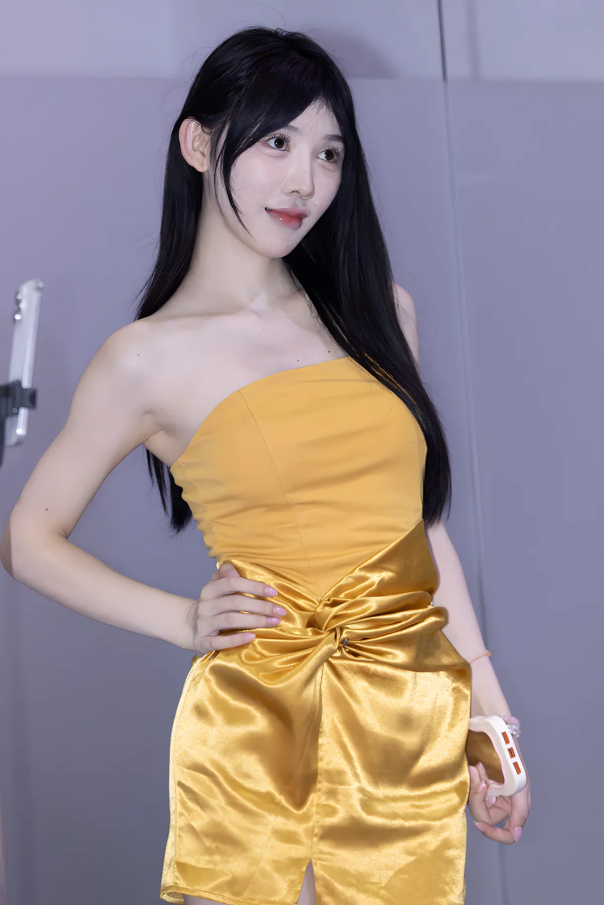 吊带黄裙李依恩J10287