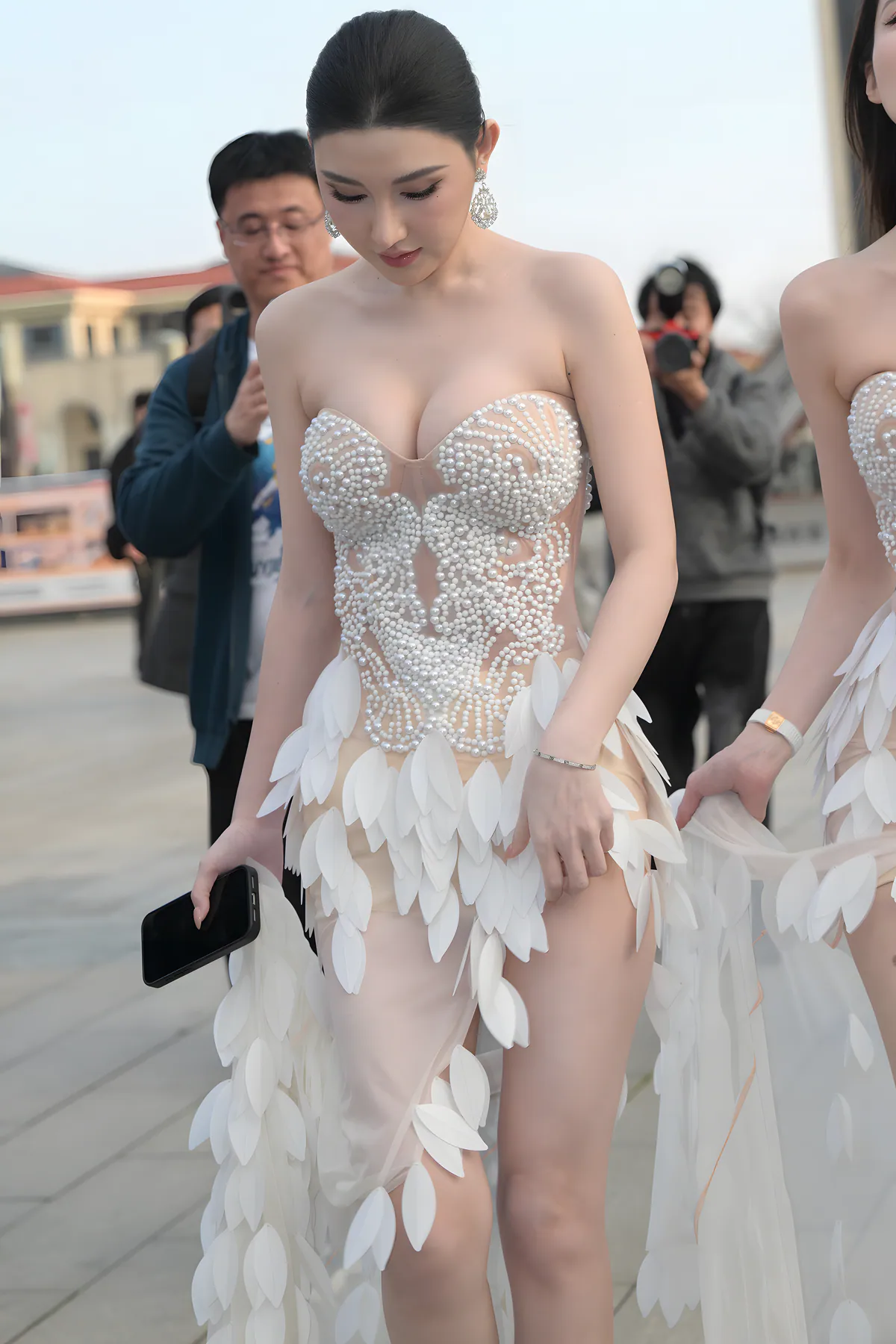 低胸小露娜J10401